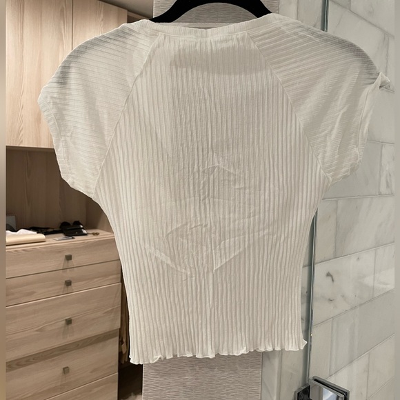 ALC deep V white crop tee - Picture 3 of 3